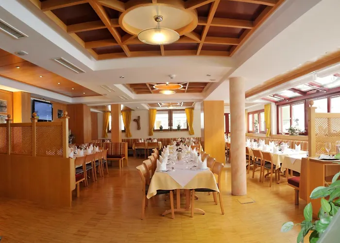 فندق Panoramahotel Guertl هاوس إم إنيستال